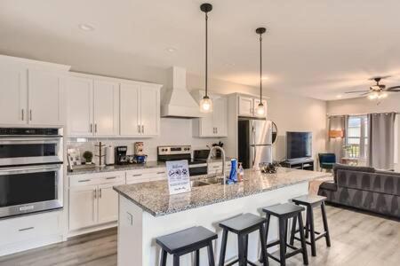 New Build 5 Min To Broadway Sleeps 10 Holiday home